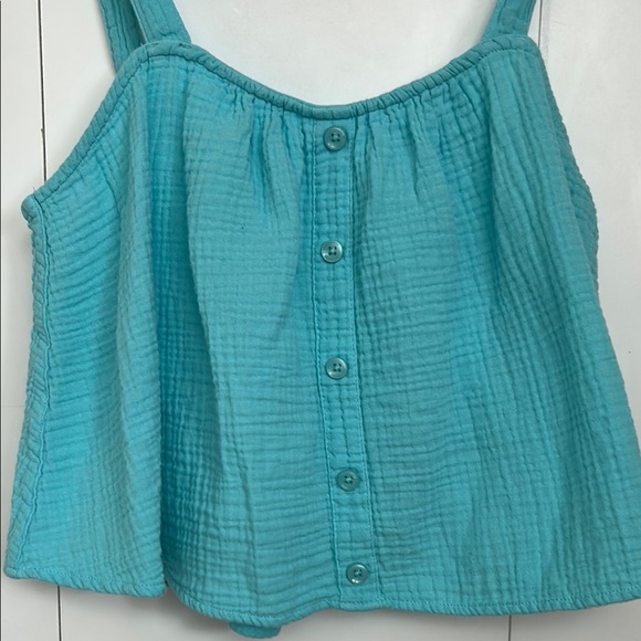 Aqua Sleeveless Button-Up Top crop top close - Picture 2 of 5